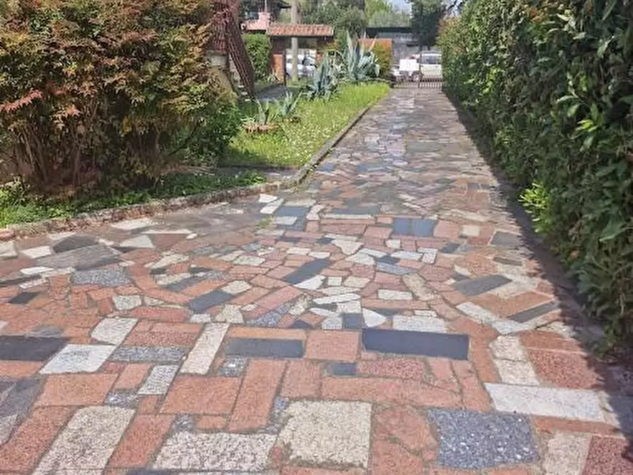 Immagine 3 di Villa in vendita  a Carrara
