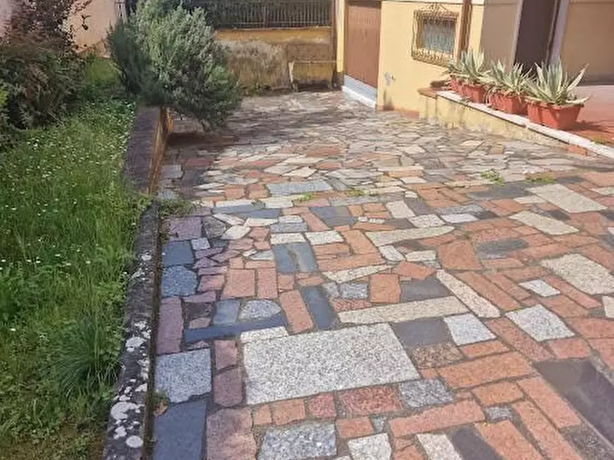 Immagine 2 di Villa in vendita  a Carrara