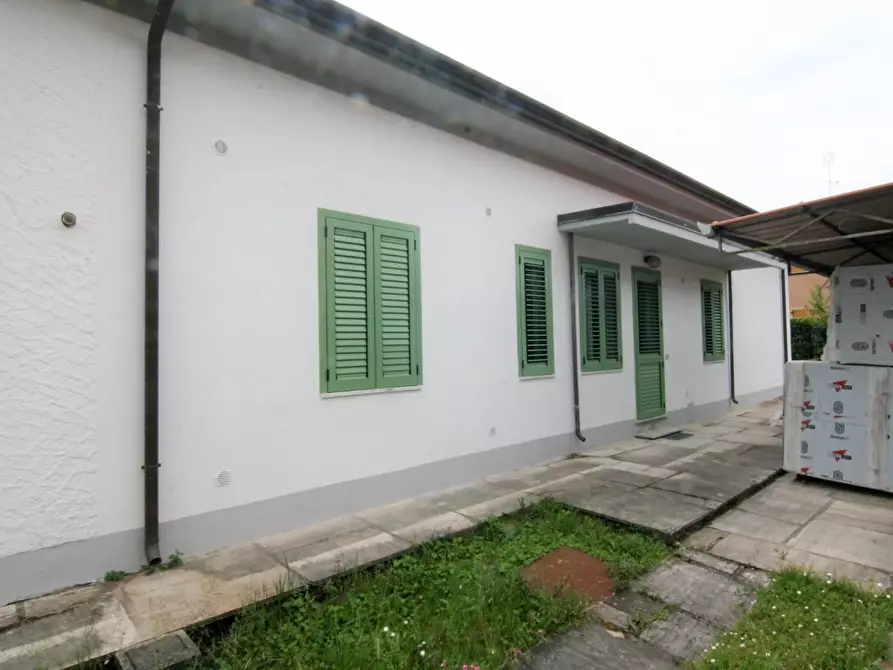 Immagine 3 di Casa indipendente in vendita  a Carrara