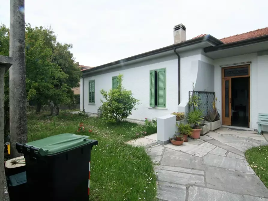 Immagine 2 di Casa indipendente in vendita  a Carrara
