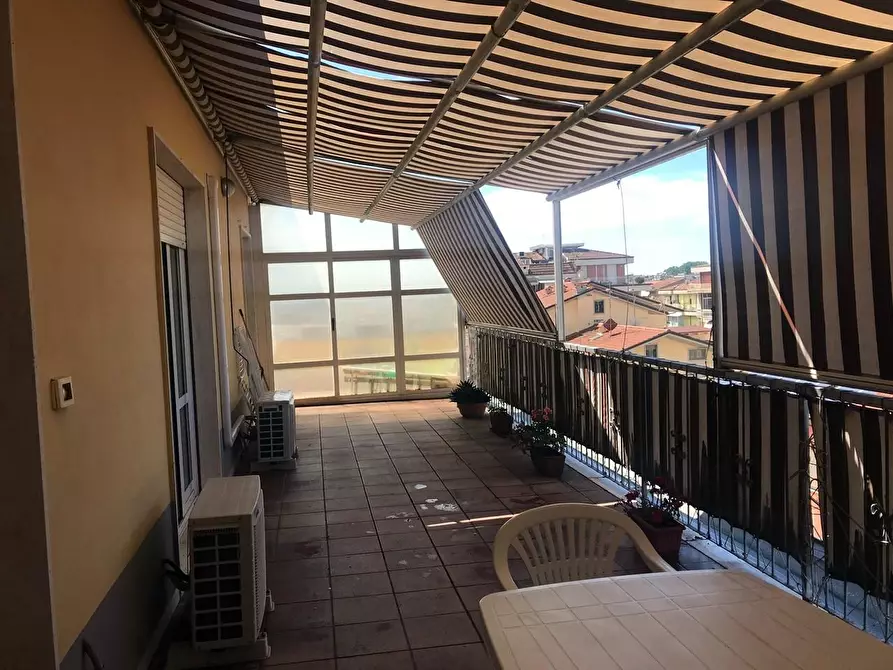 Immagine 9 di Appartamento in vendita  a Viareggio