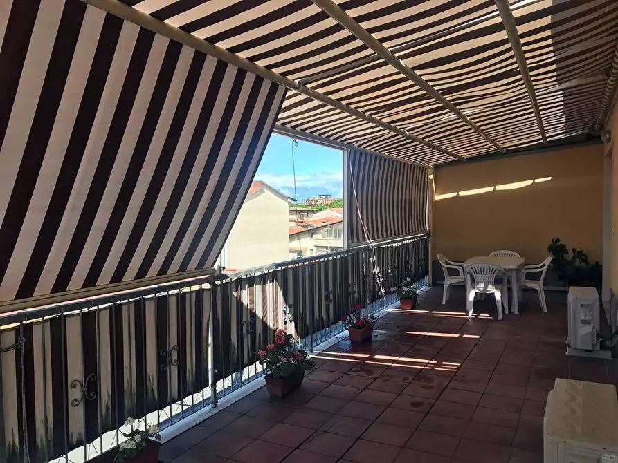 Immagine 11 di Appartamento in vendita  a Viareggio