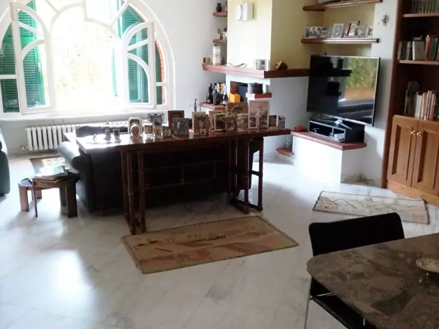 Immagine 3 di Villa in vendita  a Carrara