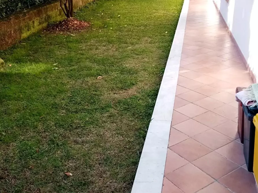 Immagine 42 di Villa in vendita  a Carrara