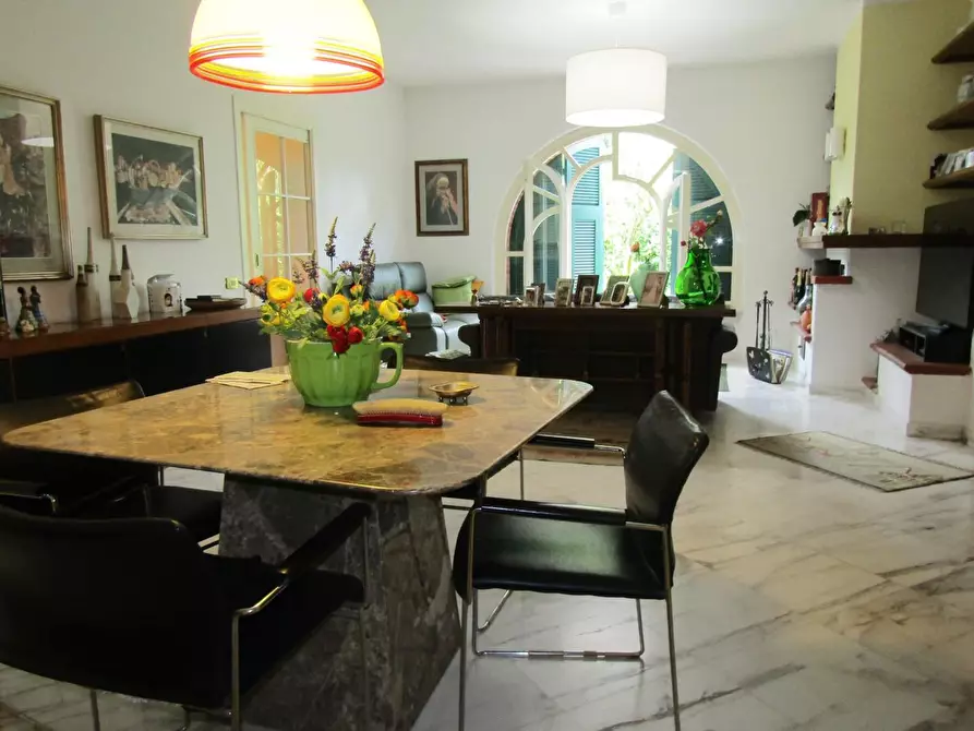 Immagine 67 di Villa in vendita  a Carrara