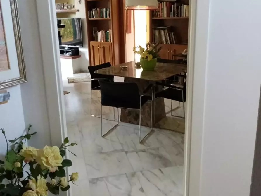 Immagine 11 di Villa in vendita  a Carrara