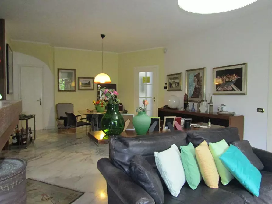 Immagine 71 di Villa in vendita  a Carrara