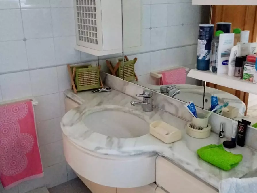 Immagine 21 di Villa in vendita  a Carrara