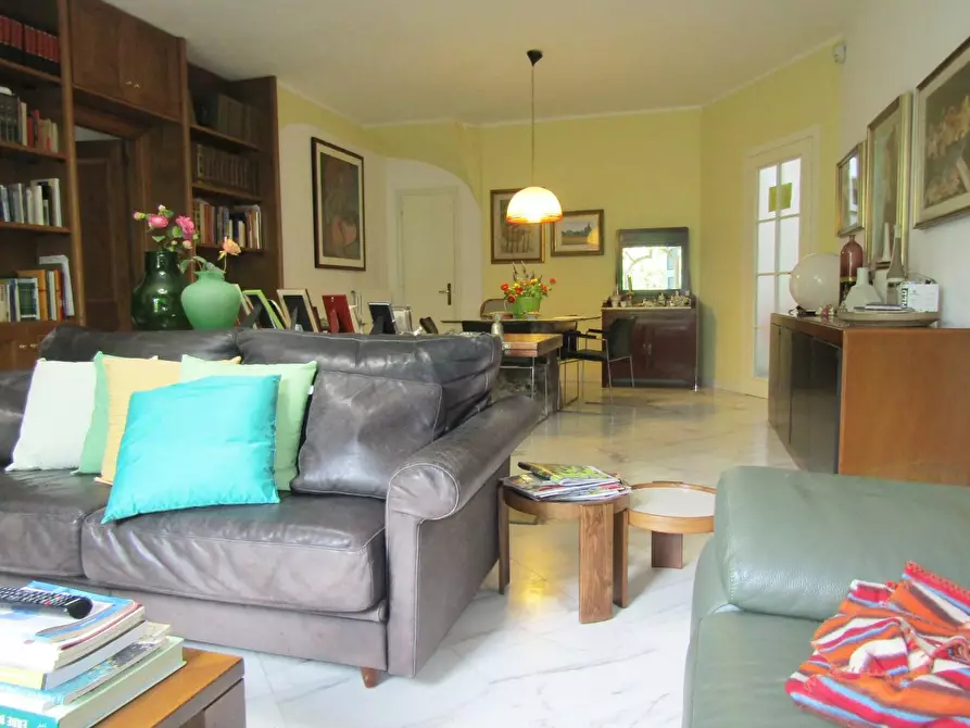 Immagine 72 di Villa in vendita  a Carrara