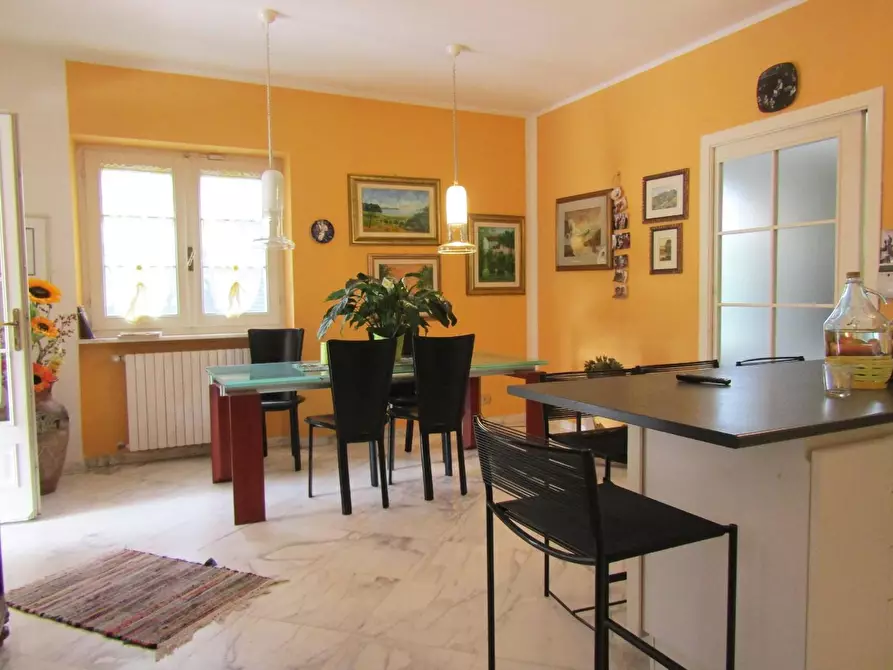 Immagine 77 di Villa in vendita  a Carrara