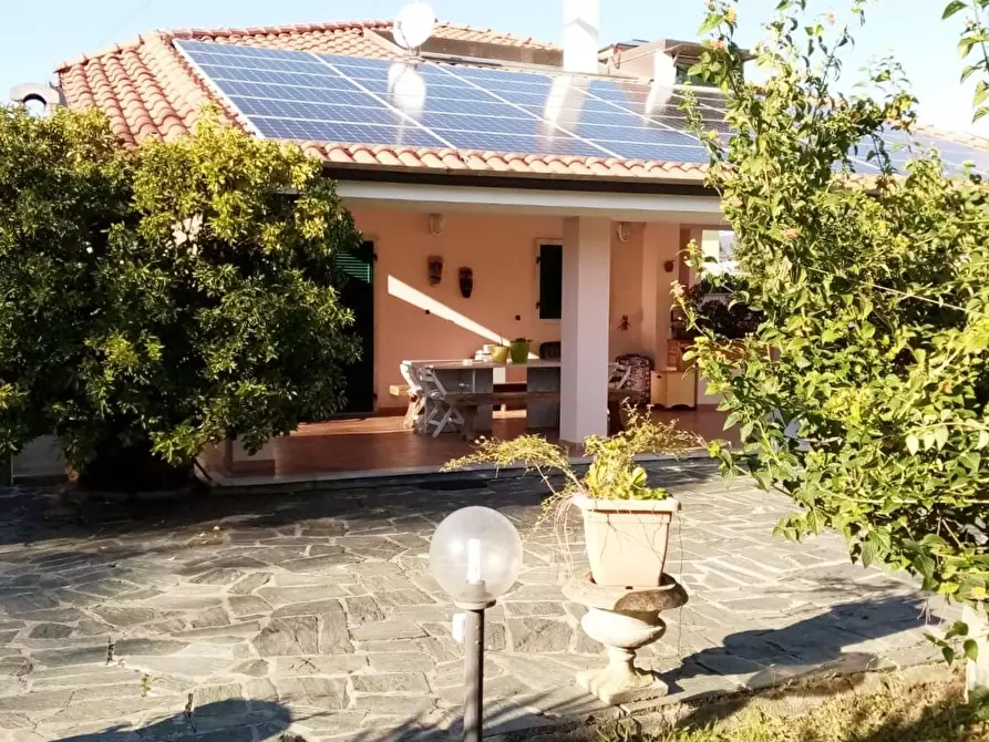 Immagine 40 di Villa in vendita  a Carrara