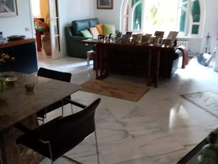 Immagine 6 di Villa in vendita  a Carrara