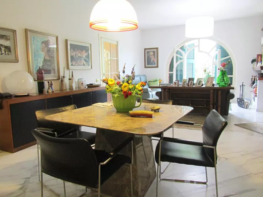 Immagine 68 di Villa in vendita  a Carrara