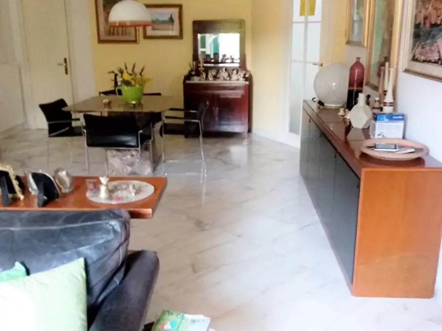 Immagine 13 di Villa in vendita  a Carrara