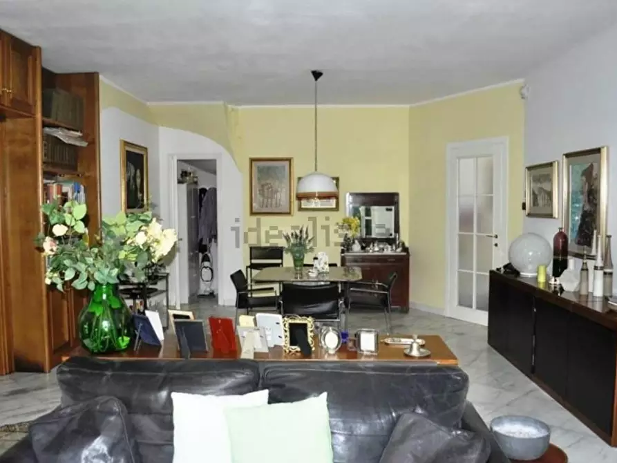 Immagine 4 di Villa in vendita  a Carrara