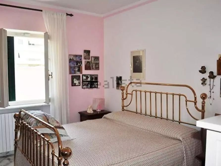 Immagine 16 di Villa in vendita  a Carrara