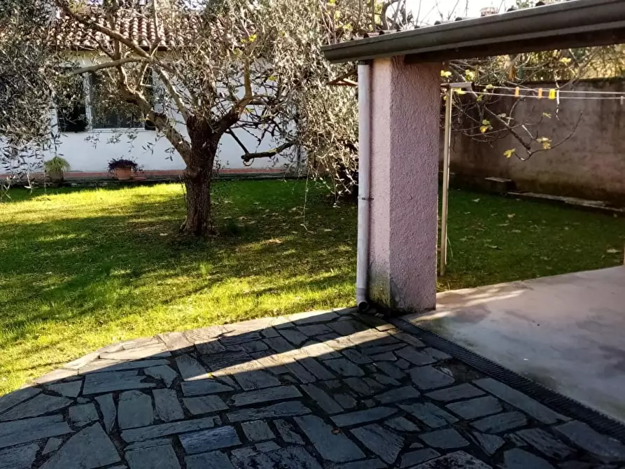 Immagine 44 di Villa in vendita  a Carrara