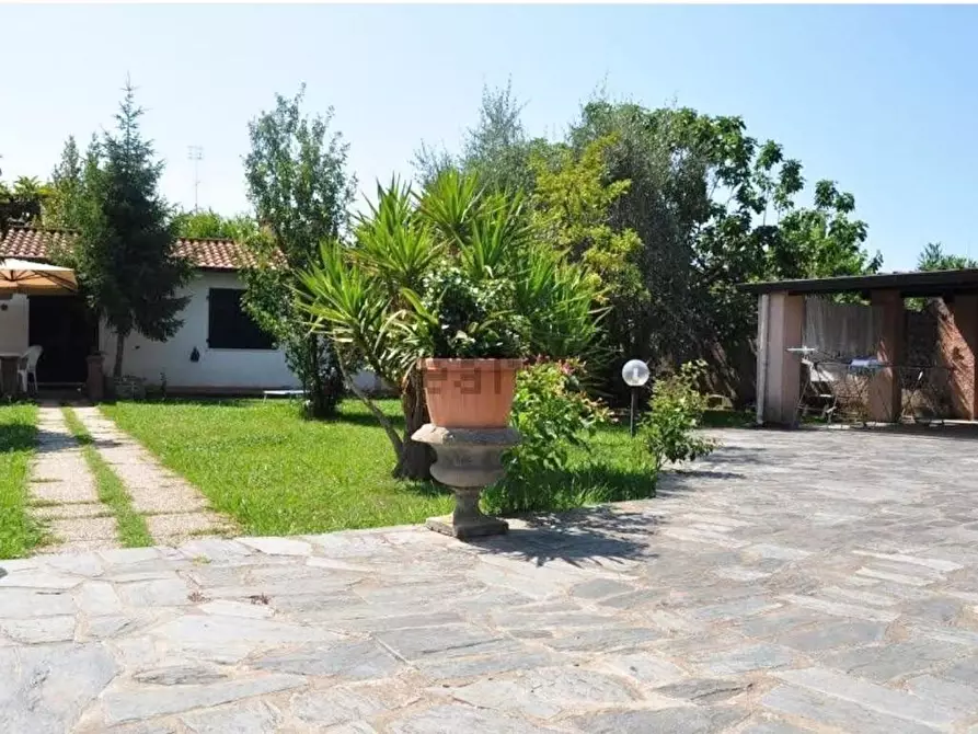 Immagine 56 di Villa in vendita  a Carrara