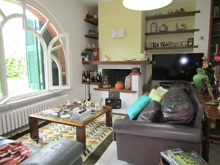 Immagine 61 di Villa in vendita  a Carrara