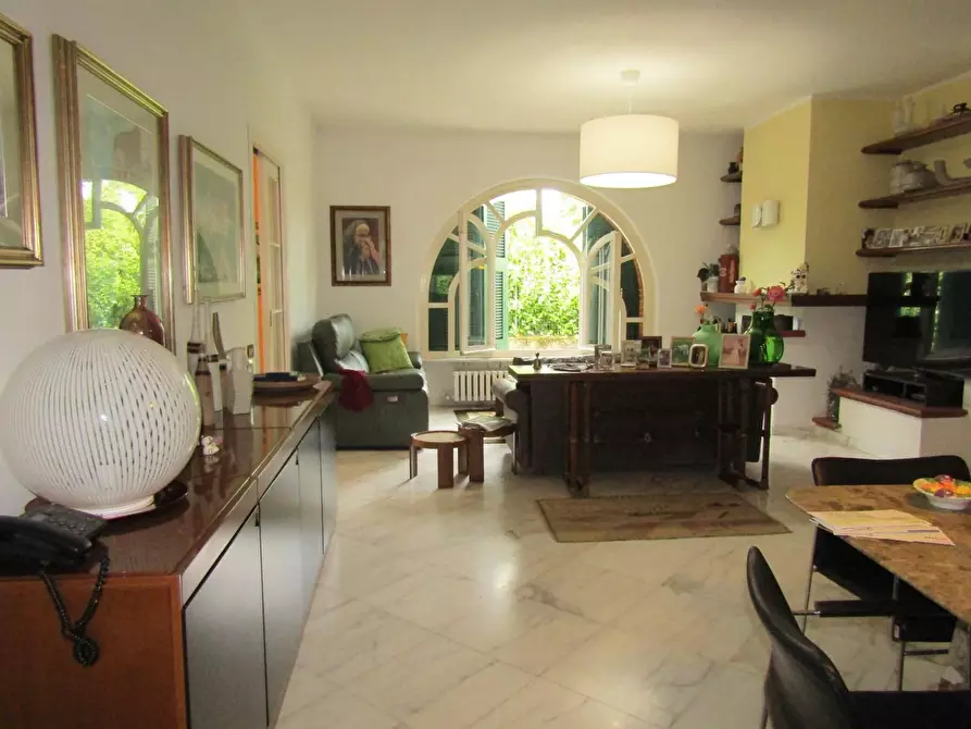 Immagine 63 di Villa in vendita  a Carrara