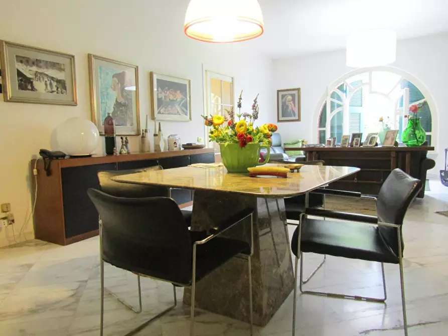 Immagine 69 di Villa in vendita  a Carrara