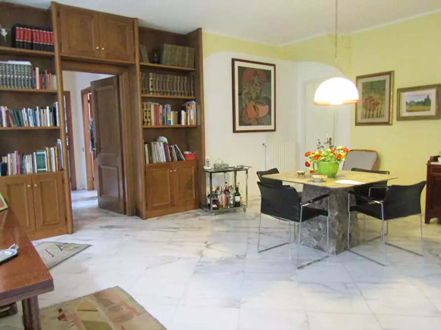 Immagine 84 di Villa in vendita  a Carrara