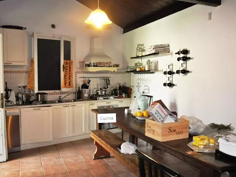 Immagine 57 di Villa in vendita  a Carrara