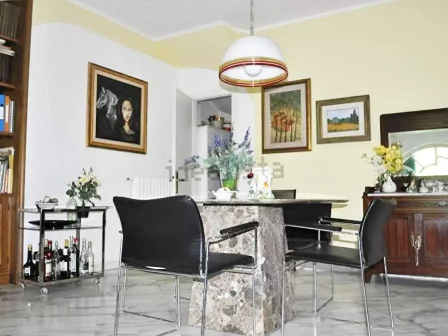 Immagine 10 di Villa in vendita  a Carrara