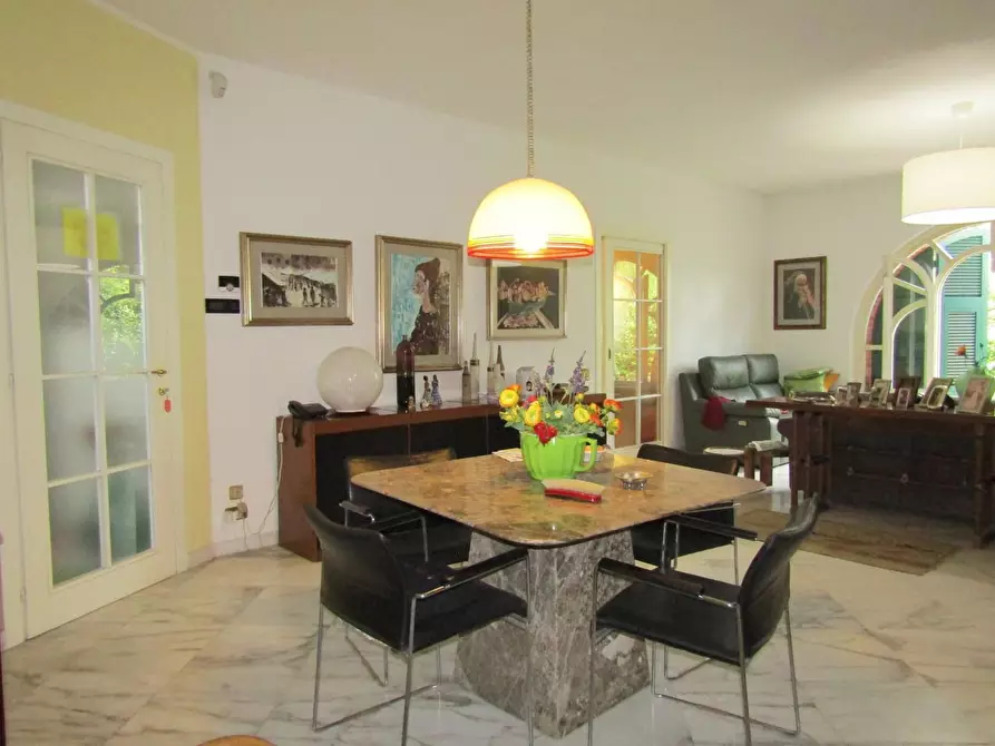 Immagine 66 di Villa in vendita  a Carrara
