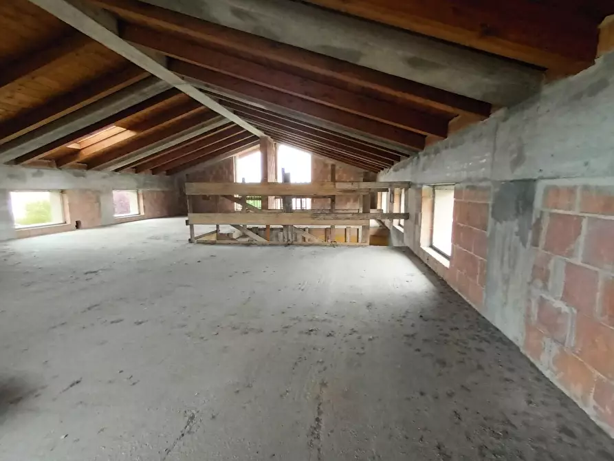 Immagine 28 di Villa in vendita  a Capannori