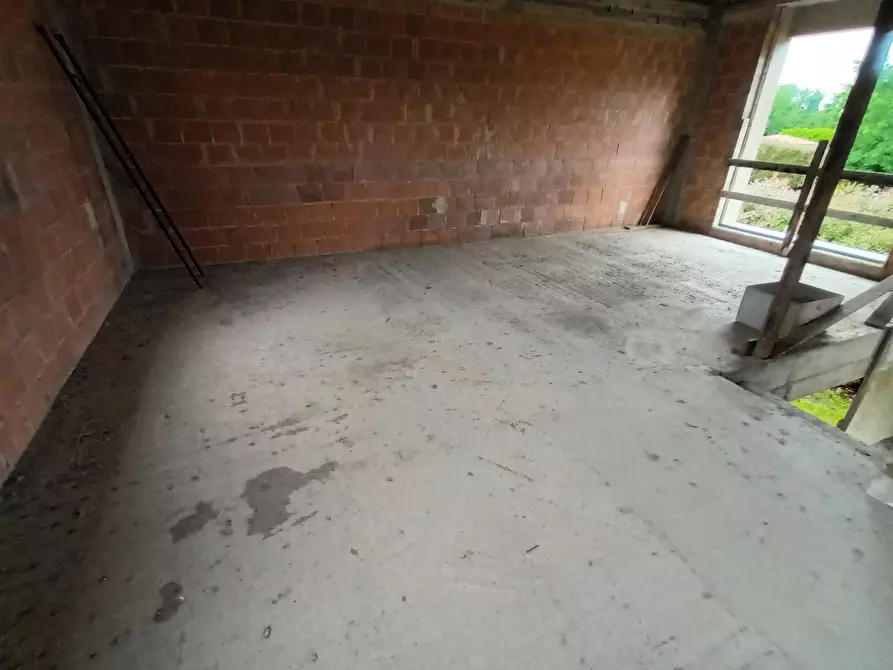 Immagine 13 di Villa in vendita  a Capannori