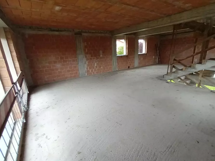 Immagine 14 di Villa in vendita  a Capannori