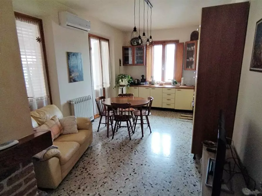 Immagine 1 di Villa in vendita  a San Miniato