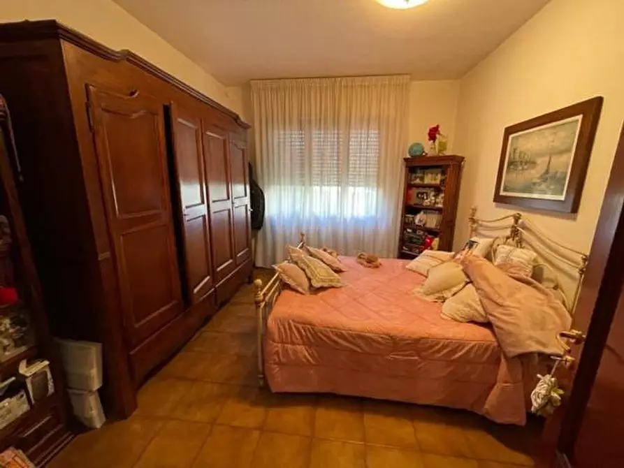 Immagine 4 di Villa in vendita  a Vecchiano