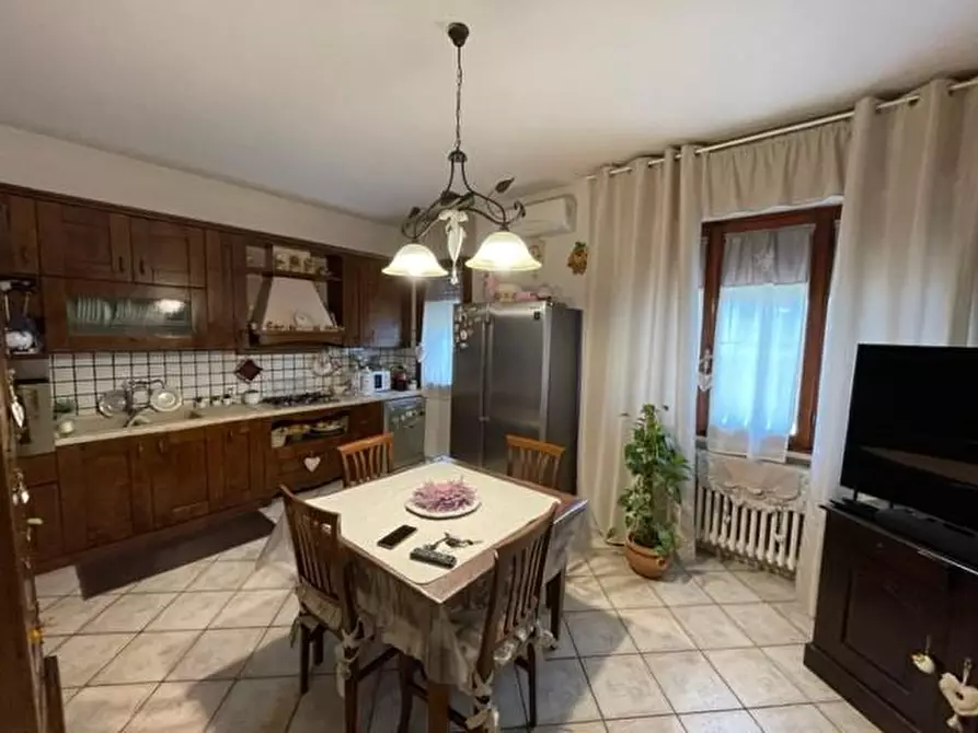 Immagine 2 di Villa in vendita  a Vecchiano