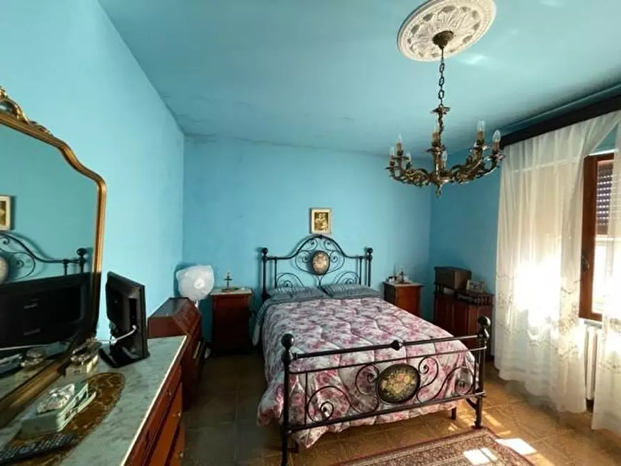 Immagine 15 di Villa in vendita  a Vecchiano