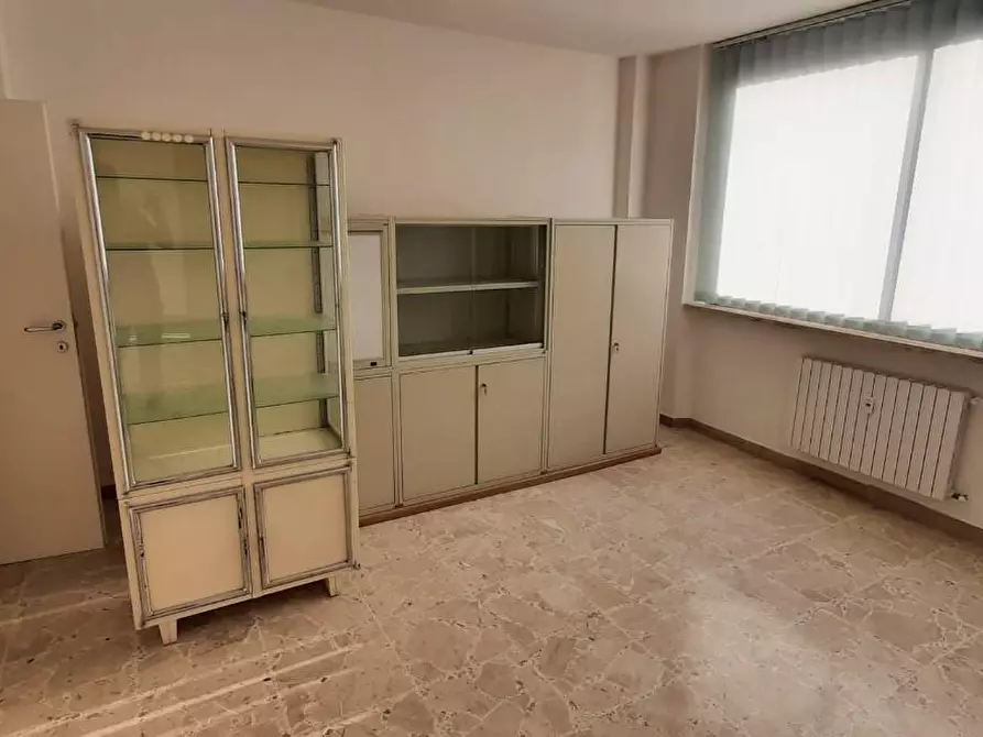 Immagine 5 di Ufficio in vendita  a Cecina