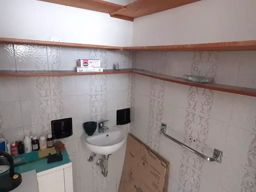 Immagine 8 di Ufficio in vendita  a Cecina