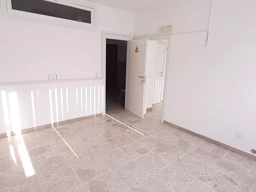 Immagine 3 di Ufficio in vendita  a Cecina