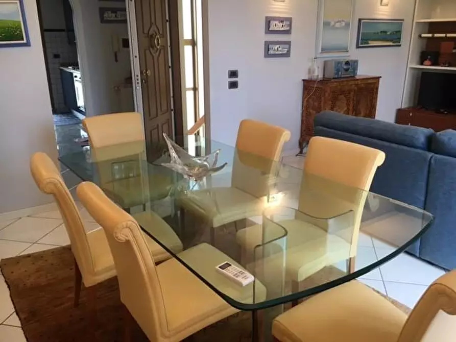 Immagine 28 di Mansarda in affitto  a Viareggio