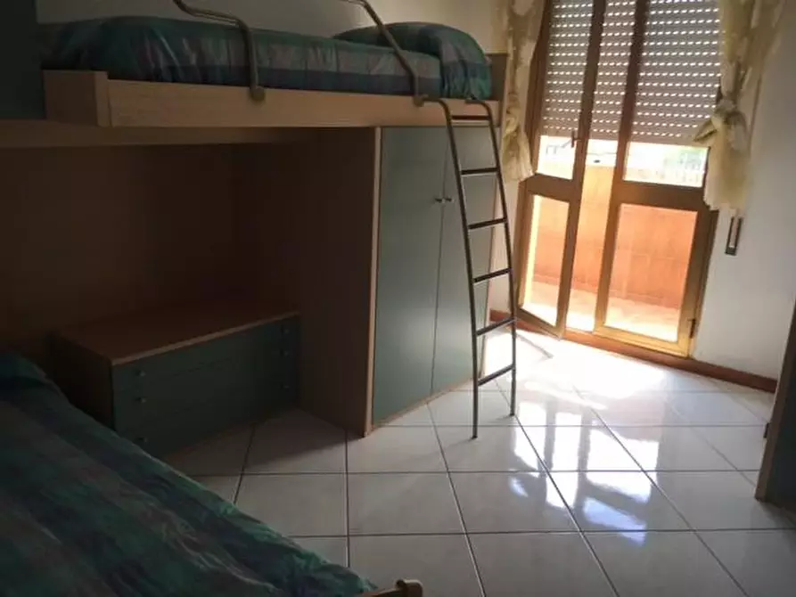 Immagine 11 di Mansarda in affitto  a Viareggio