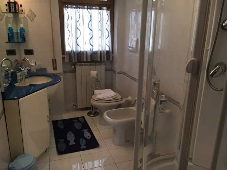 Immagine 14 di Mansarda in affitto  a Viareggio