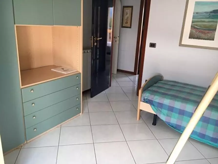 Immagine 12 di Mansarda in affitto  a Viareggio