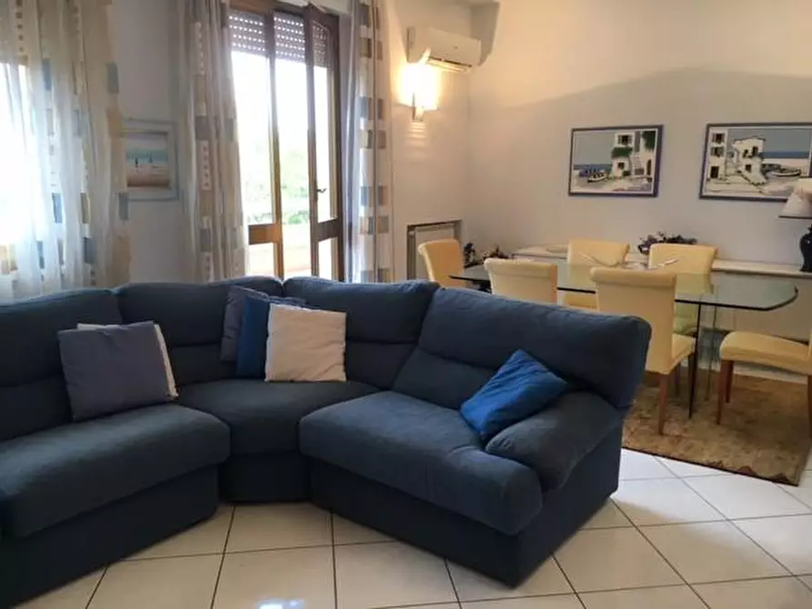 Immagine 23 di Mansarda in affitto  a Viareggio