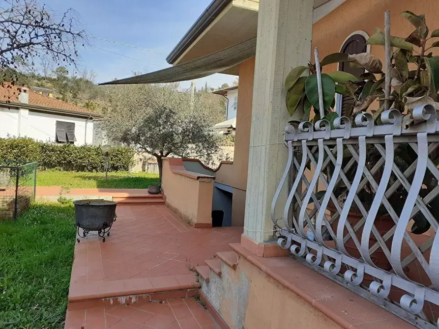 Immagine 8 di Villa in vendita  a Carrara