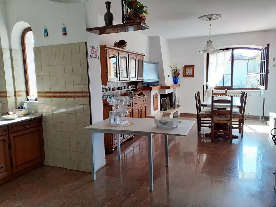 Immagine 10 di Villa in vendita  a Carrara