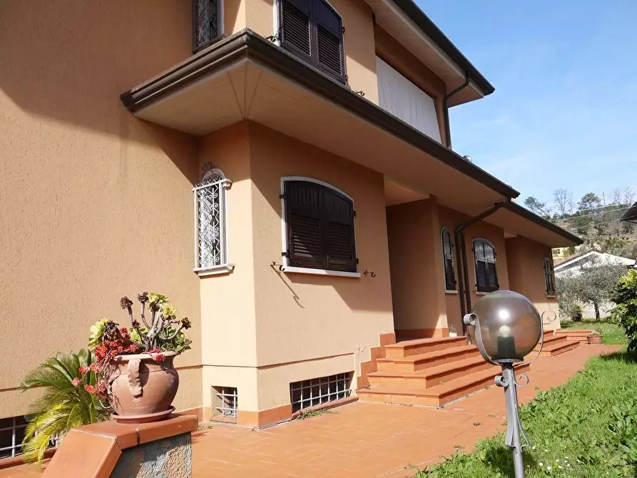 Immagine 14 di Villa in vendita  a Carrara