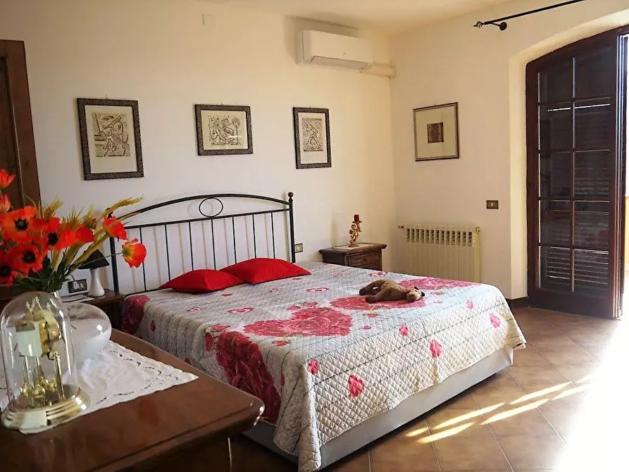 Immagine 16 di Villa in vendita  a Carrara