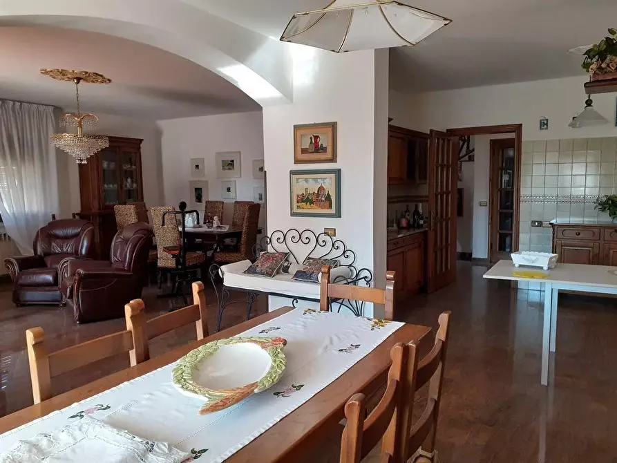 Immagine 12 di Villa in vendita  a Carrara