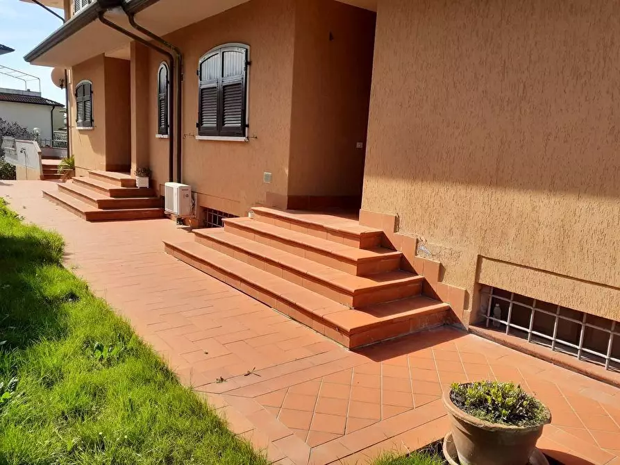 Immagine 3 di Villa in vendita  a Carrara